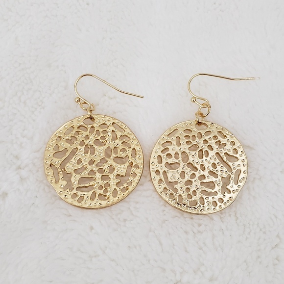 LAST ONE • Circle Filigree Earrings - Picture 2 of 7